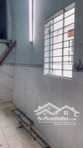 phòng gác lửng mới sơn. hẻm thông 6m . an ninh tốt. gần chợ tân ch, t