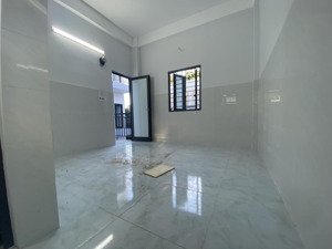 phòng trọ mới xây gần ngay chợ hoà khánh đh bách khoa sư phạm kinh tế kế hoạch kcn hoà khánh 25m2