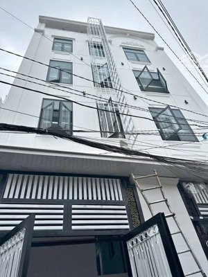 chdv siêu đẹp nằm trong khu vực sầm uất gần sân bay tsn, khai thác ngay. dòng tiền 11%/năm