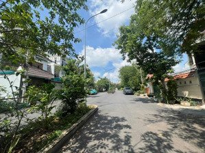 chính chủ cần bán nhanh lô đất đẹp 2 mặt tiền khu bên sông 95 triệu/m2