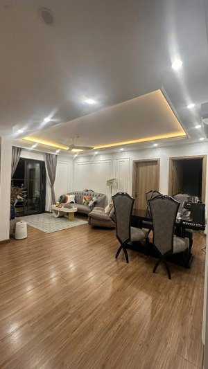 cho thuê căn hộ le grand jadin sài đồng - 3 ngủ, 2 vsinh, 2 ban công - 100m2 - 18tr có thoả thuận