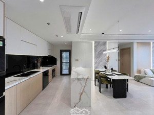 gấp. chủ thiện chí gửi bán gấp căn hộ 3pn antonia phú mỹ hưng,căn góc, nội thất cao cấp, giá 13,5tỷ