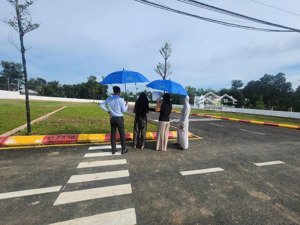 con đi du học cần tiền, chính chủ bán gấp lô đất view hồ cách 50m đến khu đấu gía 3thg triển khai.