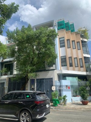 chdv lô nhì - view công viên ( 4x19m ) - hầm, trệt + 3 tầng - tn: 660tr/ năm - giá: 17,9 tỷ tl
