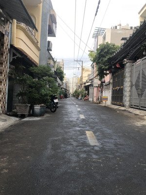 bán nhà mới an lạc 3 tầng 5pn ngang 5m ngay chợ hồ học lãm nhỉnh 5 tỷ