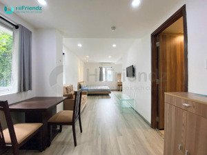 căn hộ cao cấp ban công của cửa ngay giường ngủ lấy sáng trực tiếp tại thảo điền