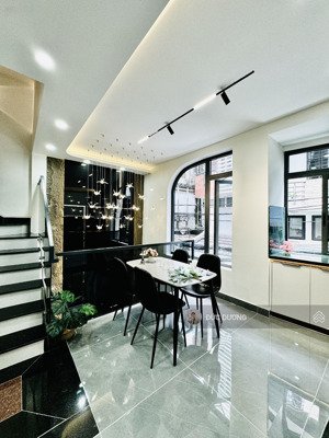 nhà 5tầng - thang máy! mt ngay phan đăng lưu, pn -(5,3x11m)- hđt: 35 triệu/tháng - giá 11,8 tỷ tl