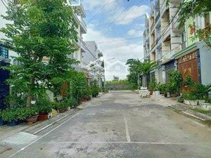 bán nền 4,3*14m, đường 10m, 2 tỷ, kdc hoàng hoa long hậu, đường 826c, giáp nhà bè, shr, khu đồng bộ