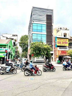 bán nhà mặt tiền ngay trần hưng đạo, quận 1. dt: 8m x 20m. 1 hầm 7 tầng. giá 95 tỷ