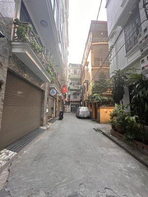 bán nhà mặt ngõ phố thái hà, đống đa, ô tô tránh, nhà đẹp ở luôn được.