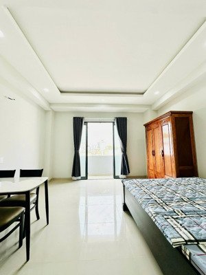 studio ban công cực xinh ngắm trọn trung tâm thành phố tại bạch đằng