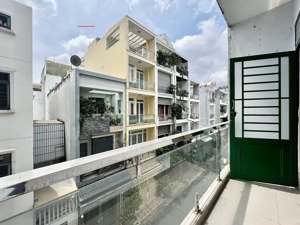 chính chủ cho thuê phòng ban công rộng 25m2 gần đại học văn hiến - quận tân phú