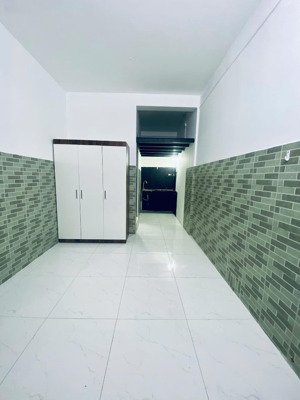 phòng trọ cách sân bay 2km, bạch đằng, p2