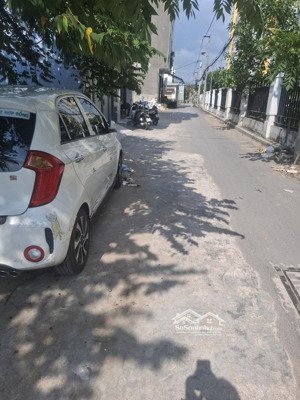 7 tỷ 500 thương lượng, bán nhà mới, 4 tầng, đường 6 mét thông, dt : ngan 4 mét -- dài 13,11 mét.