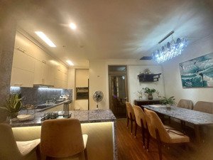 cho thuê căn hộ starlake tây hồ 2 ngủ 101m2 view biệt thự vào ở được ngay