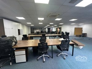 cho thuê văn phòng tại hoàng quốc việt 250m sẵn nội thất 50 triệu/tháng