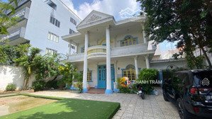 cần cho thuê căn biệt thự phườngthảo điền, quận 2 trên đường nguyễn duy hiệu dt 600m2 có sân vườn