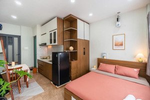 cho thuê căn studio - ban công 35m2 đầy đủ nội thất ngay đường cách mạng tháng tám