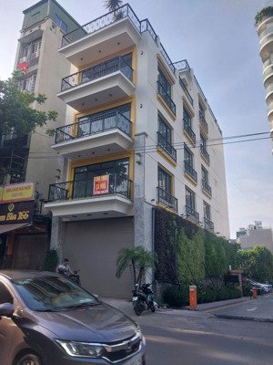 cho thuê mặt bằng kinh doanh mặt phố đào tấn diện tích 130m2 x 4 tầng mặt tiền 6m đẹp nhất phố
