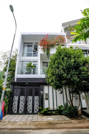 chủ cần bán nhà 4 tầng siêu đẹp, đường 25 khu bên sông hiệp bình chánh ,thủ đức cũ