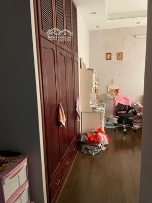 bán nhà mặt phố tại đường 182, quận 9, 14,5 tỷ, 155,9 m2, 4 tầng, 6pn, giá siêu hời! (thương lượng)