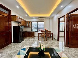 bán nhà phố chùa hà, cầu giấy, dt:90m2x4t, mt: 6m, lô góc, 2 thoáng, oto, giá hơn 17 tỷ.