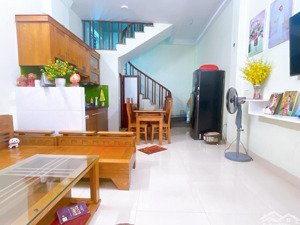 bán nhà đẹp 4tầng 30m tại 138 ỷ la, dương nội, hà đông, 5,1 tỷ ô tô dừng đỗ 15m, có sân để xe riêng