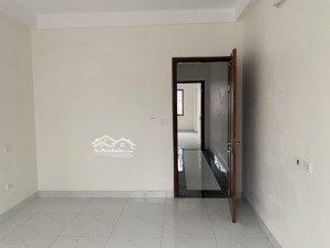 bán nhà hoàng cầu 58m2 6.2 tỷ cấp 4 ô tô gần ô tô tránh lhcc 