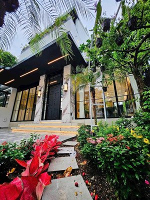 bán biệt thự sang trọng khu compound phú mỹ hưng quận 7 - (7x18m) - 3 tầng - giá: 33 tỷ