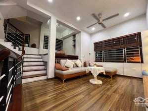 chính chủ nhờ bán nhà mễ trì hạ 31m * 5 tầng vf3 đỗ cửa, ngõ thông