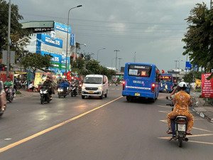 nhà mặt tiền lô góc ngang 6.3m kd đỉnh làm showroom 169m2 gần lê văn khương chỉ 12.2 tỷ. 