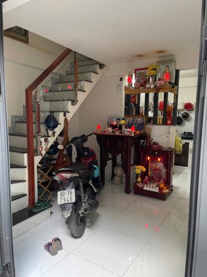 bán gấp căn nhà đối diện giga mall phạm v đồng hẻm thông thoáng, nhà kiên cố vào ở liền