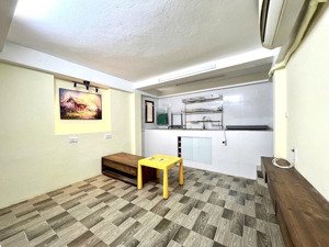 siêu phẩm - vị trí vô địch 6 tầng full công năng - 1 nhà ra ô tô - s ổ đ ỏ riêng biệt