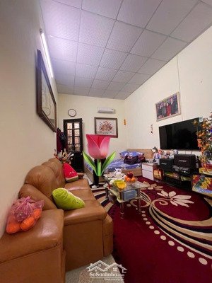 - bán đất tặng nhà - tây hồ phân lô - ngõ thông kinh doanh - gần ô tô tránh - dt 63 m 12,4 tỷ