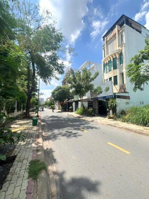 hiếm có! đất mặt tiền trung tâm hiệp phú 105m², đường 10m gần chợ đêm man thiện giá tốt 10 tỷ