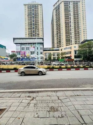 cực hiếm-láng hạ đống đa- 60m2- 4 tầng- cách phố 15m-kinh doanh-2 thoáng-ôtô đỗ cửa-giá đầu tư