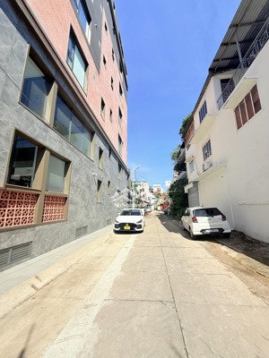 dt lớn gần 70m2 - 4 phòng ngủ - 3 bước ra hẻm xe hơi tránh - nguyễn văn đậu giáp phan đăng lưu