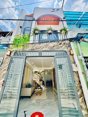 mắc covid bame mất, con gái chia tài sản cần bán gấp nhà đẹp đường hoàng văn thụ p.4 quận tân bình.