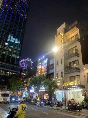 nhà mặt tiền vip hồ huấn nghiệp q1, dt 98m2 xây 6 tầng, mặt tiền 6.3m, kinh doanh, sđcc, chỉ 83 tỷ