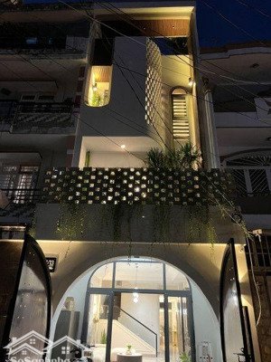 ngay đại học hồng bàng- nhà mới xây năm 2022- điện biên phủ, phường 15- dt 4,5x15m- giá 11 tỷ tl.