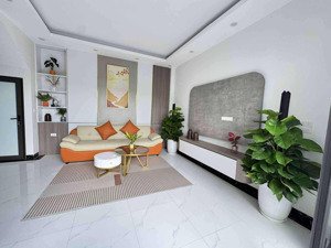 hiếm-phúc lợi-sài đồng-giang biên-hàng xóm vinhome-mới kính kong-view sen hồ-full nội thất hiện đại