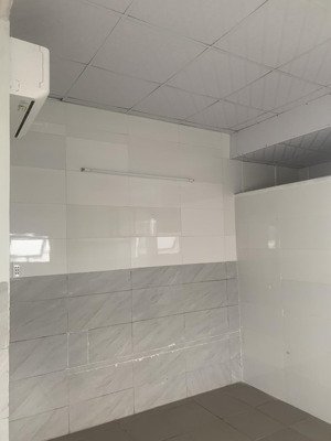 cho thuê phòng tro cao cấp 24m2 lầu 3 hồ văn long