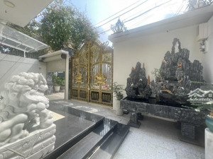 biệt thự đẹp ao sen khu tên lửa, đường 32, sát công viên. cách aeon mall 1 phút di chuyển.