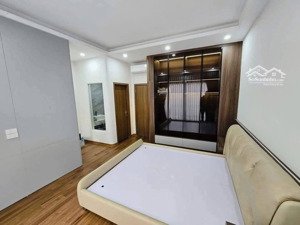 nhà mới xây nguyễn văn cừ - 6 tầng thang máy - full nội thất.