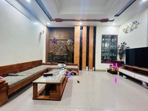 nhà ngô quyền,hà đông, dt 42 m2, giá 9.5 tỷ ba bước ra phố,gần oto,chủ tặng lại toàn bộ nội thất.