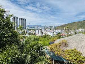 cần bán căn biệt thự đồi gần 1000m2 view biển khu vĩnh hoà - hòn sện giá chỉ có 45 tỷ