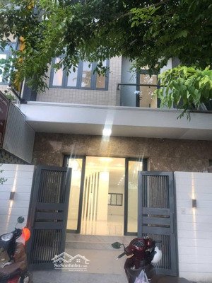 cho thuê nhà đẹp 1 trệt 2 lầu khu dân cư bửu long 3, 5 máy lạnh