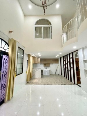 cho thuê nhà đẹp 1 trệt 1 lầu mặt tiền kinh doanh đường huỳnh văn nghệ