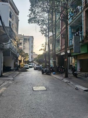 phân lô, lô góc, vỉa hè oto khu trung hoà, quan nhân 68m mt 5.68m 5 tầng. kinh doanh đỉnh