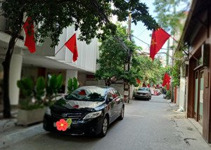 bán gấp nhà khu ngõ 12 đào tấn gần lotte liễu giai: 70m x 5 tầng thang máy, 2 mặt ngõ kinh doanh.